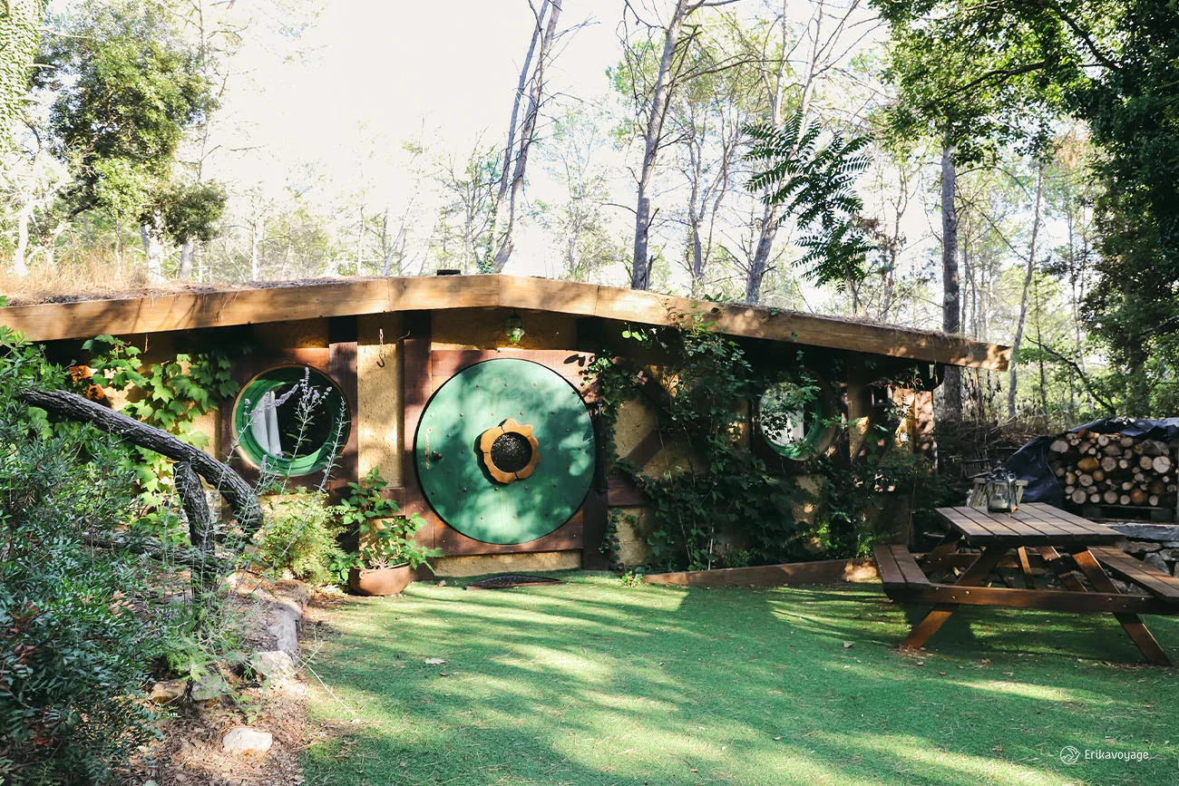 Cabanes du Varon maison hobbit var