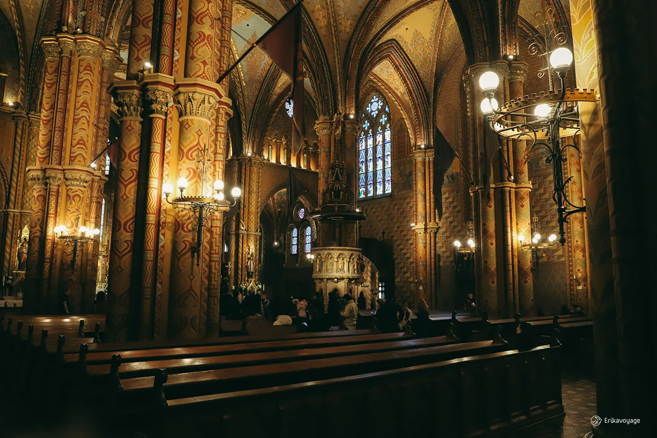 Visite intérieur Eglise Matthias Budapest
