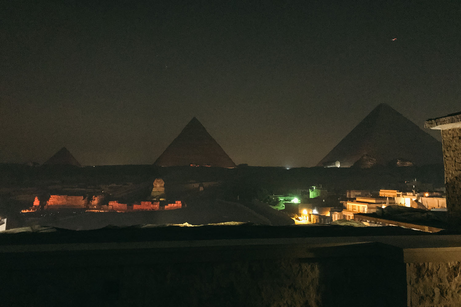 Dormir face aux pyramides en Egypte