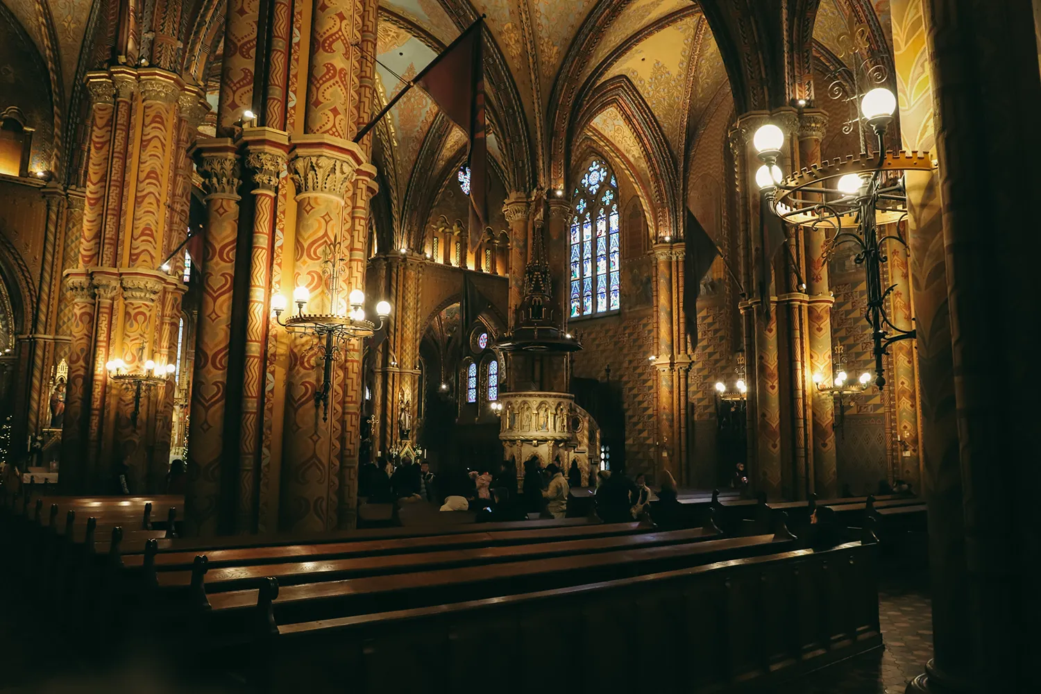 Visite intérieur Eglise Matthias Budapest